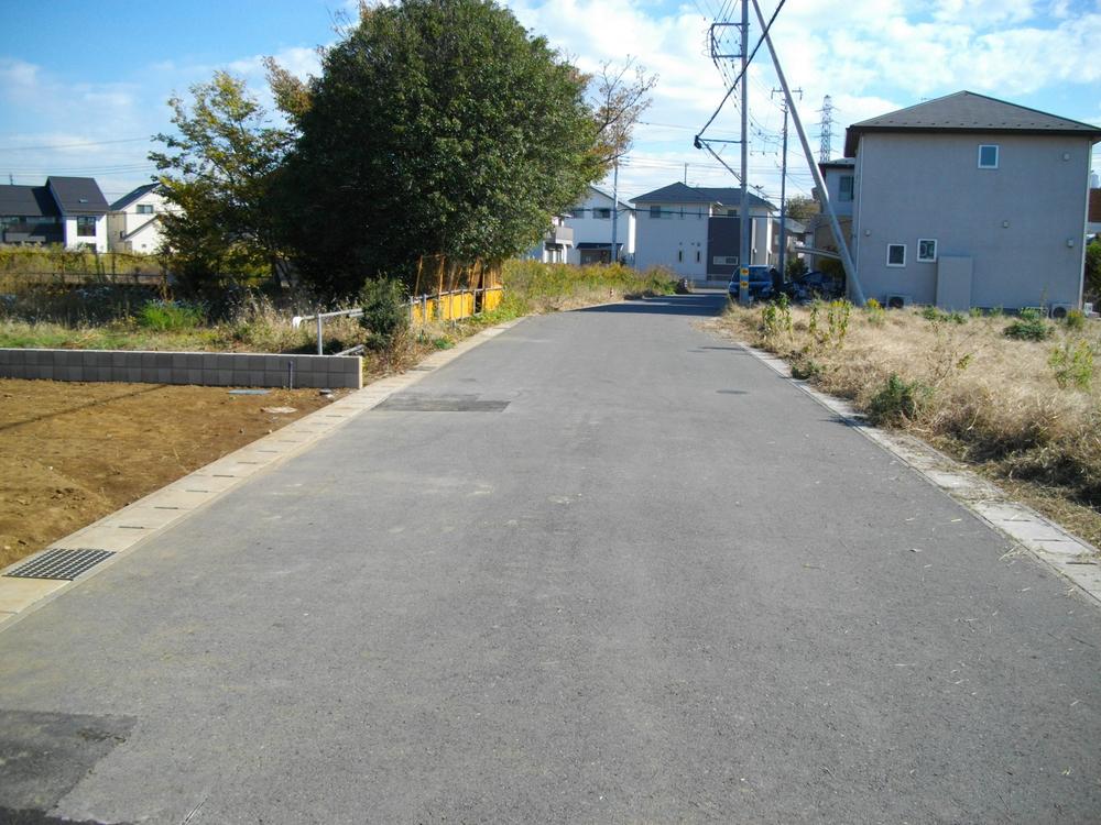 Local photos, including front road. Local front road (2013 November shooting)