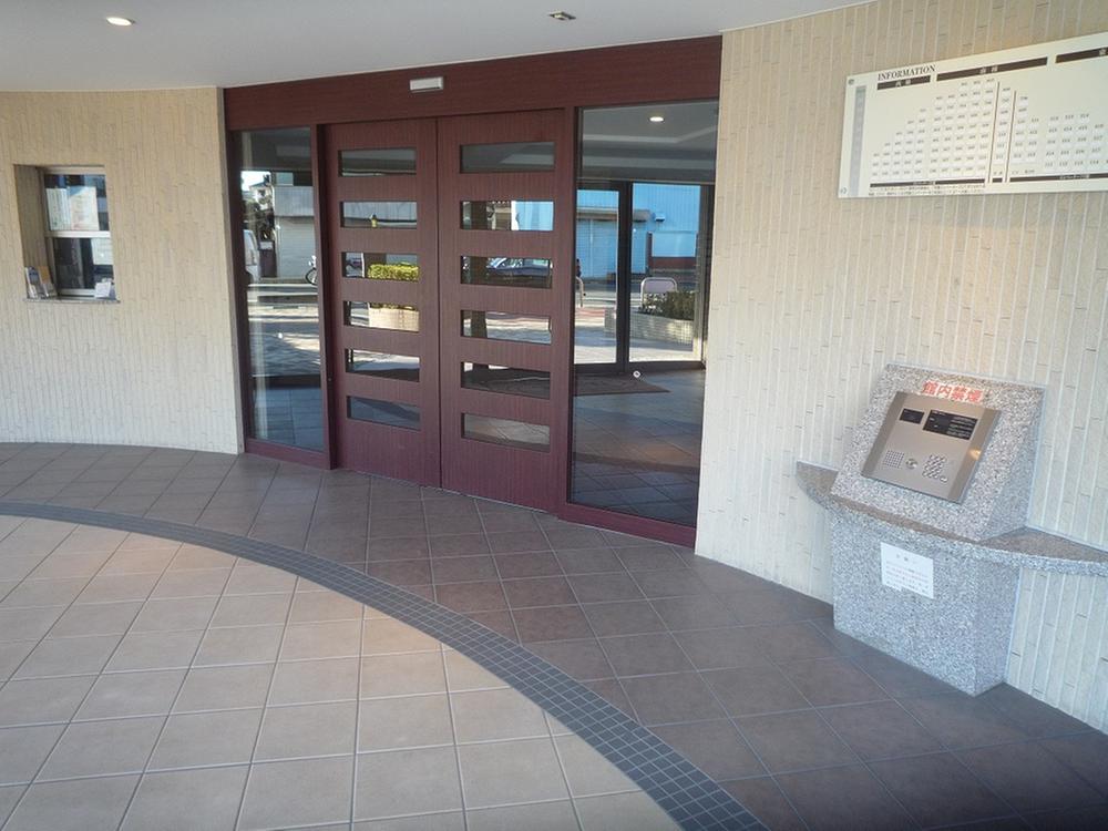 Entrance. Common areas