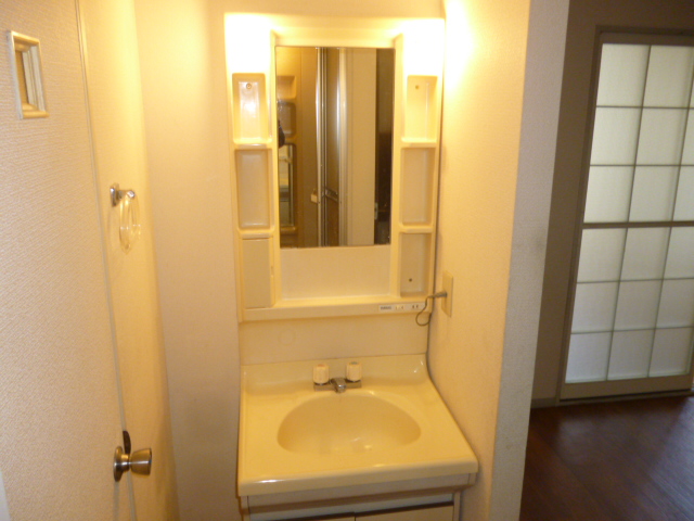 Washroom. With hot water supply Popular equipment Independent washbasin