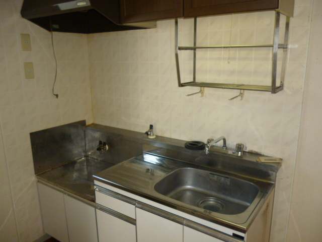 Kitchen. With hot water supply Two-burner gas stove installation Allowed Kitchen