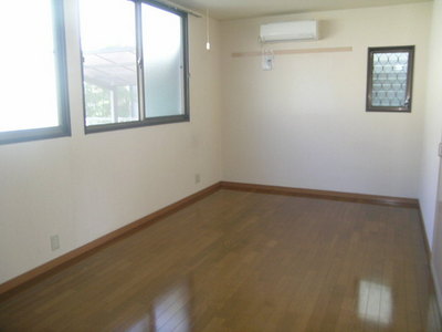 Living and room. South-facing bright LDK