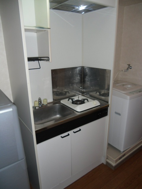 Kitchen. 1-burner stove kitchen