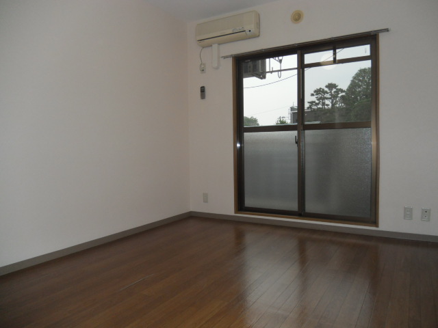 Living and room. It is air-conditioned Western-style