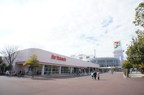 Supermarket. Ito-Yokado Nagareyama store up to (super) 372m