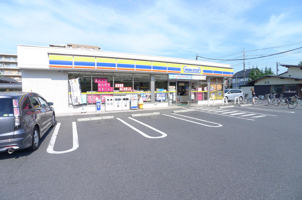Convenience store. MINISTOP Nagareyama Heiwadai store up (convenience store) 723m