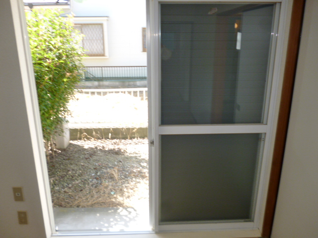 Security. Shutters with lock Anticrime measures, Also the difference air conditioning efficiency