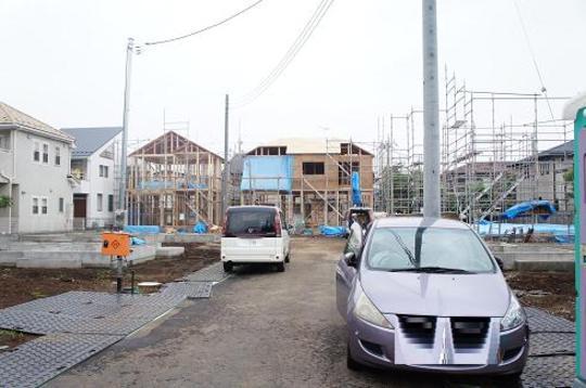 Local photos, including front road. Frontal road