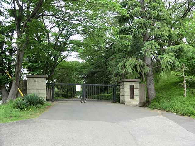 Junior high school. Nagareyama Municipal Eastern junior high school (junior high school) up to 1432m