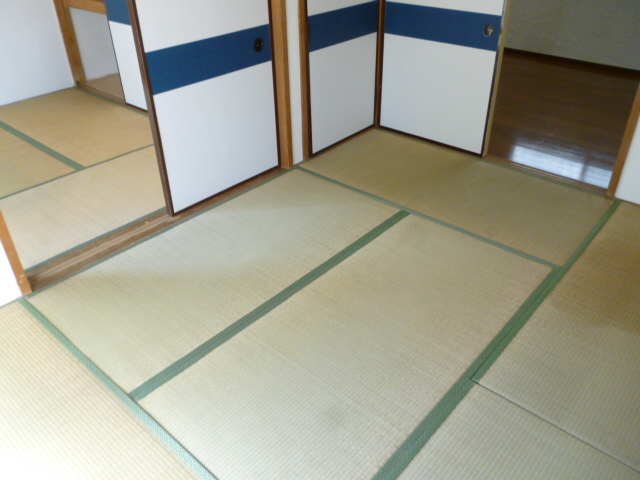 Living and room. Japanese-style room about 6 quires 10.5 Pledge room during Tonarifusuma open