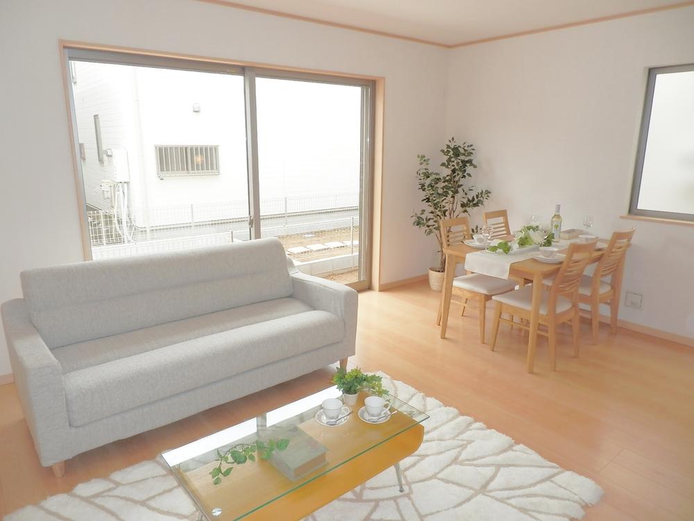 Same specifications photos (living). Same specifications