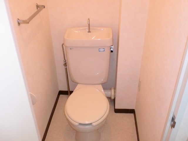 Toilet. Western Standard B ・ T by