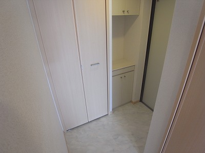 Entrance. Spacious entrance ・ closet ・ There shoebox.