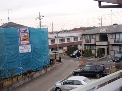 Parking lot. Building Thank parking in front