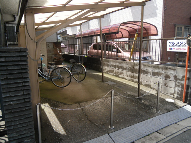 Other common areas. Bicycle parking is also possible on site