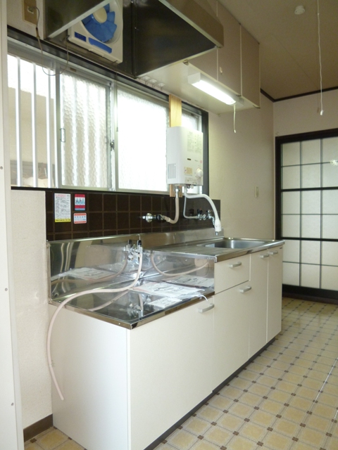 Kitchen. Spacious use kitchen space