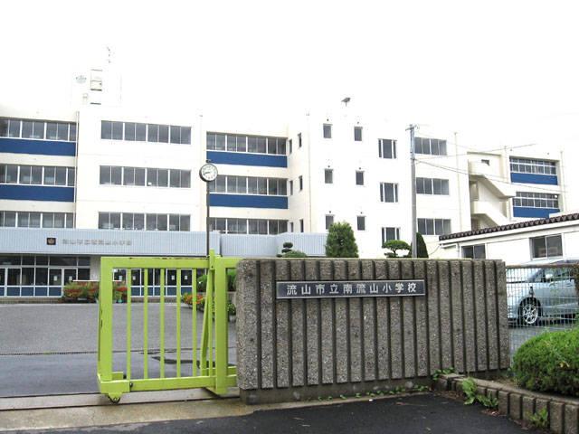 Primary school. Nagareyama Municipal Minami Nagareyama until elementary school 185m