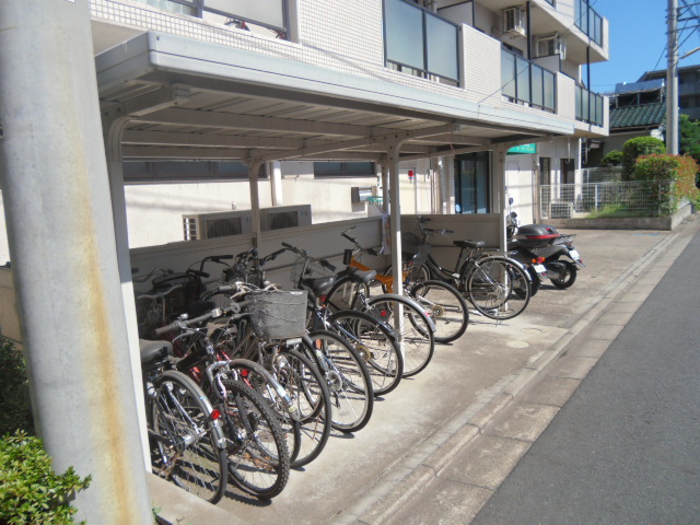 Other common areas. With happy roof