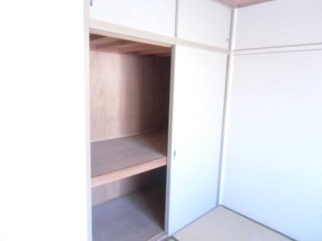 Receipt. Is a Japanese-style room of storage