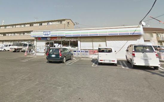 Convenience store. Three F Toyoshiki Kamiyama store up (convenience store) 750m