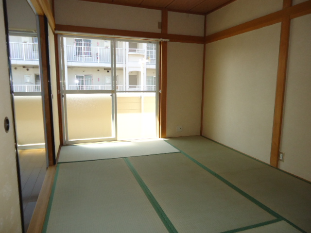 Other room space. It is a good Japanese-style user-friendly