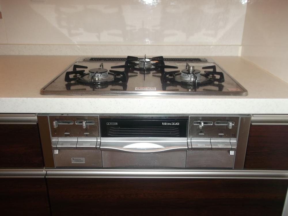 Kitchen. Built-in stove is a new article