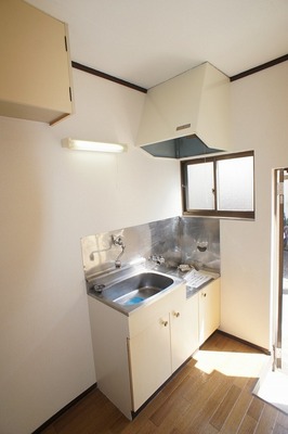 Kitchen. Popular towards the self-catering school, Two-burner gas stove is installed can type