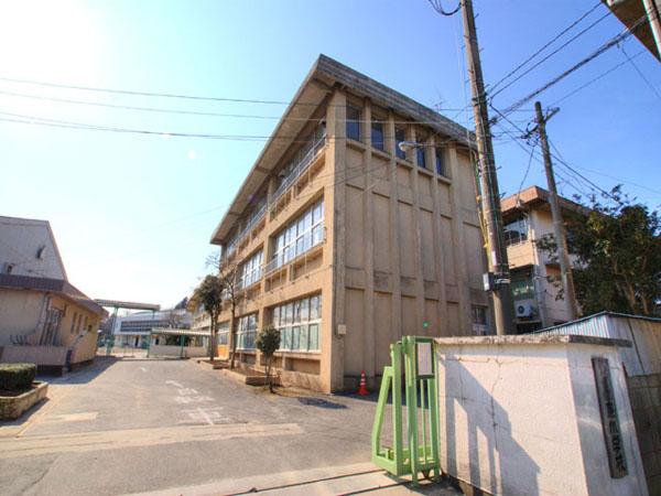 Primary school. Nagareyama Tatsuhigashi to elementary school 1020m