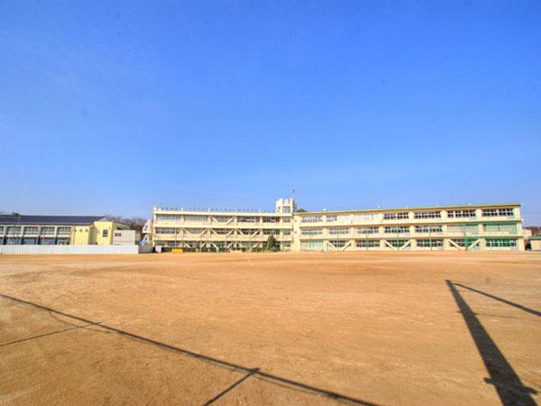 Junior high school. Nagareyama 1680m to stand Eastern Junior High School