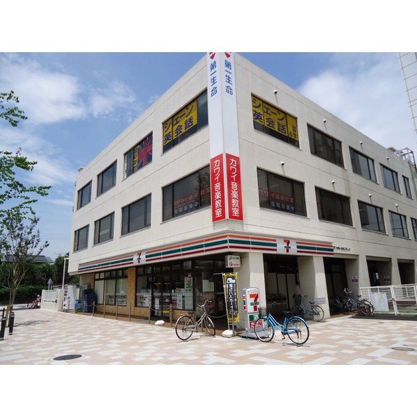 Convenience store. Seven-Eleven Nagareyama Edogawadaihigashi store up (convenience store) 616m