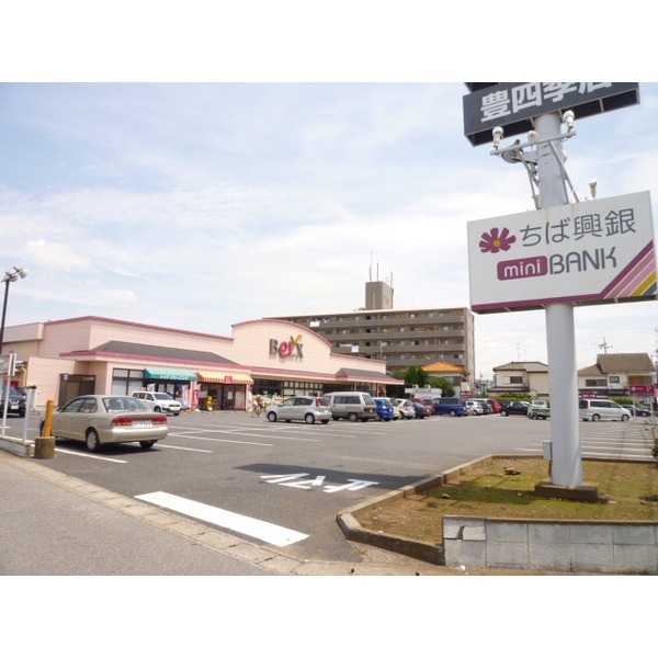 Supermarket. Bergs Toyoshiki store up to (super) 674m