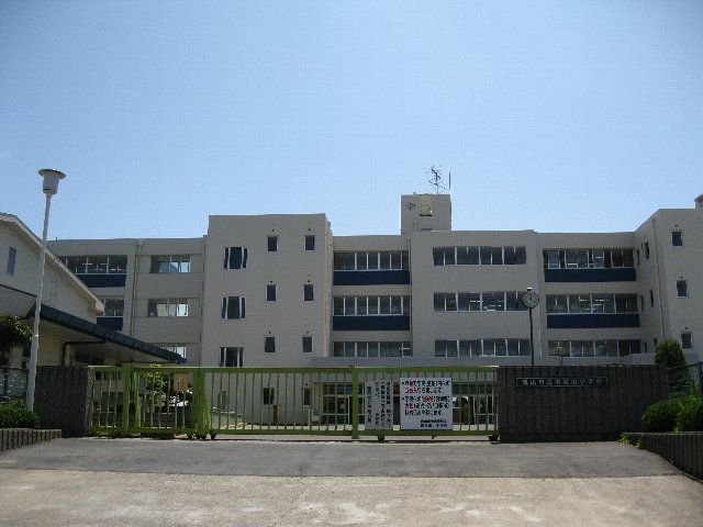 Primary school. Municipal Minami Nagareyama until the elementary school (elementary school) 880m