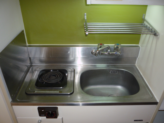 Kitchen. Hot water supply Yes With electric stove