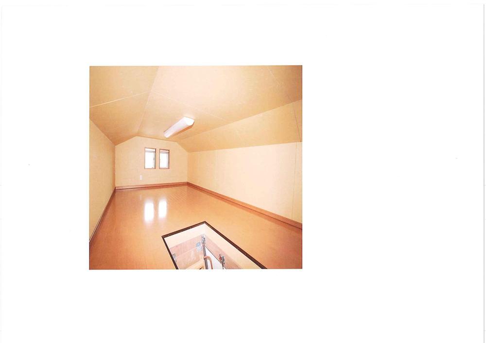 Other Equipment. Storage capacity of large capacity is convenient, Attic storage (installed in all buildings)