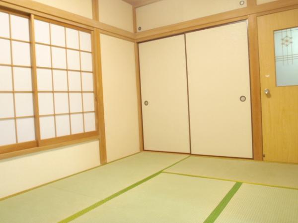 Non-living room. The first floor of a Japanese-style room. 6 tatami. Tatami mat replacement, Sliding door ・ We exchange Shoji Zhang.
