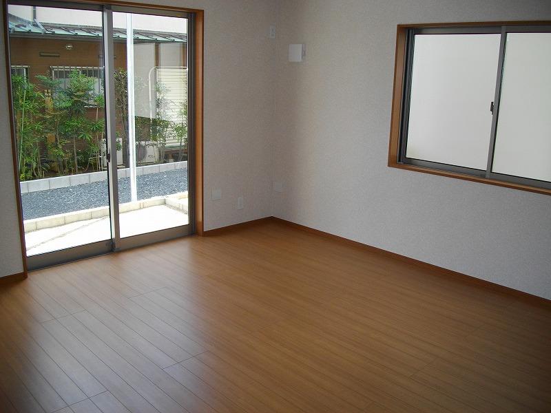 Same specifications photos (living). Same specifications