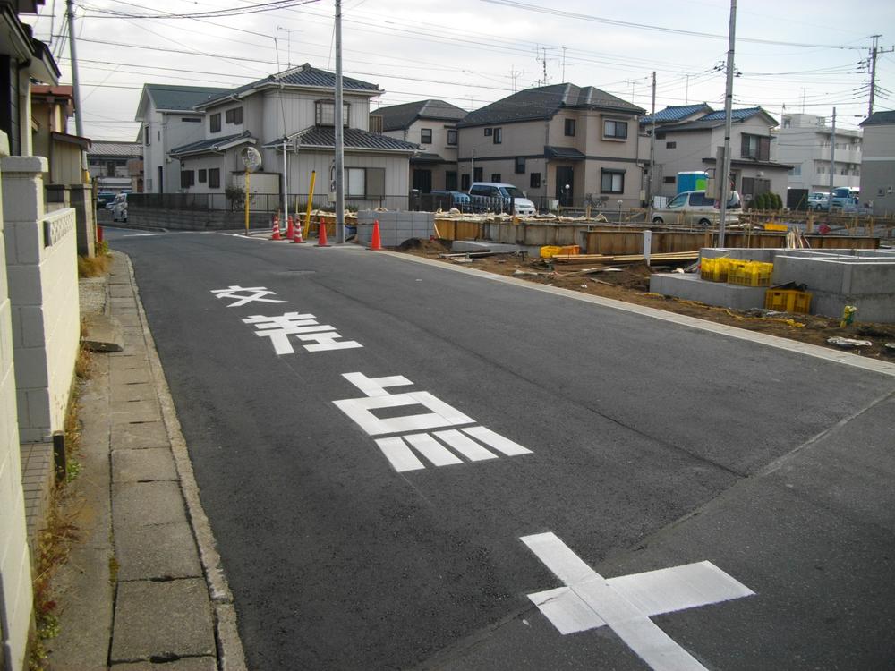 Local photos, including front road. Local (11 May 2013) Shooting