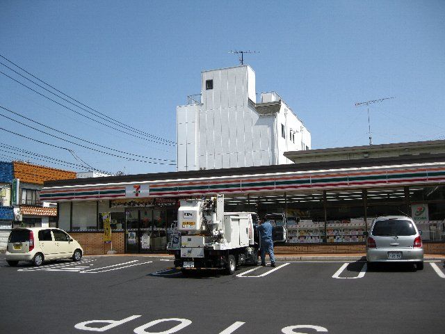 Convenience store. 410m to Seven-Eleven (convenience store)