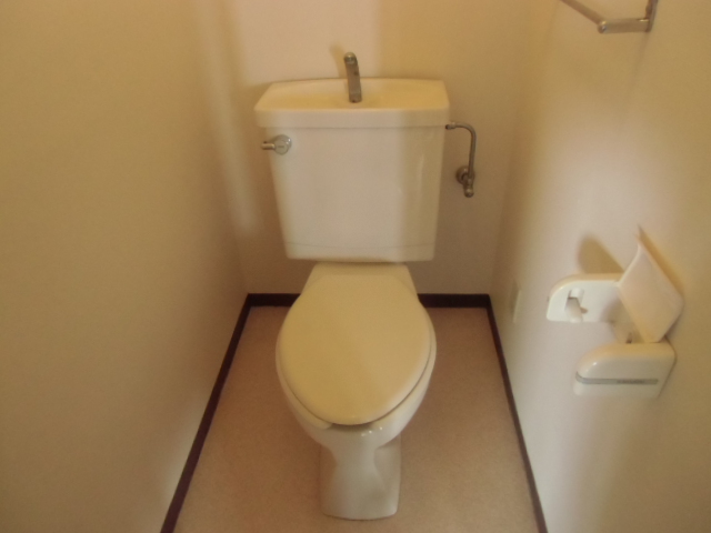 Toilet. Spacious toilet. Warm water washing toilet seat mounting Allowed