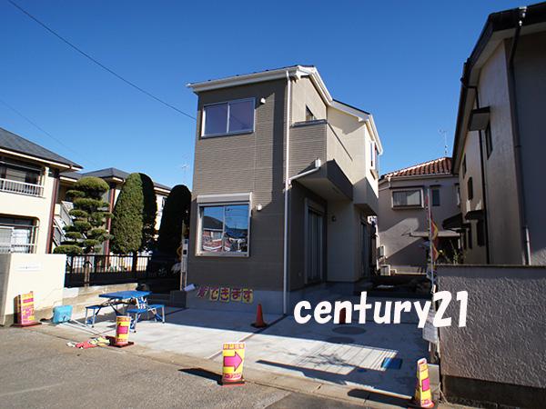 Local photos, including front road. 12 / 17 shooting