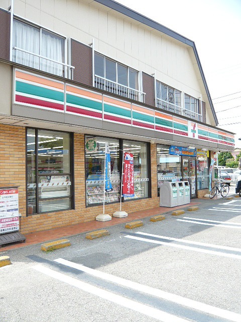 Convenience store. 611m to Seven-Eleven (convenience store)
