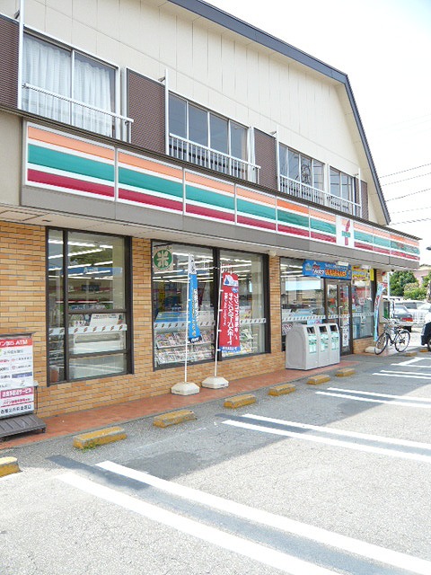 Convenience store. 706m to Seven-Eleven (convenience store)