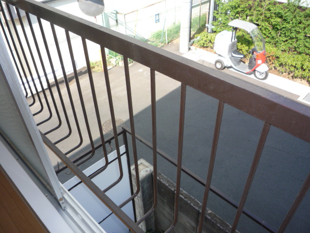 Balcony. Second floor balcony half specification Good per sun