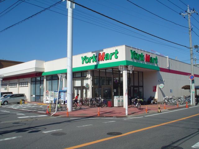 Supermarket. 800m to York Mart (super)