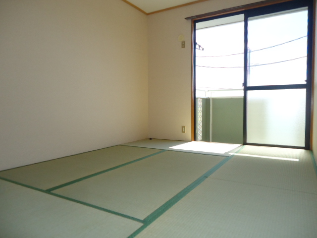 Other room space. Well-ventilated is good Japanese-style room