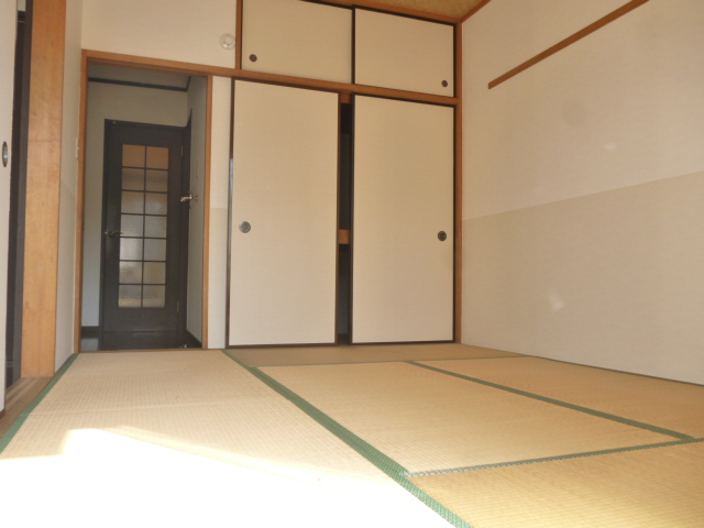 Other room space. Japanese-style room about 6 quires With closet with upper closet