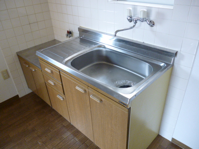 Kitchen. With hot water supply Two-burner stove installation Allowed Kitchen