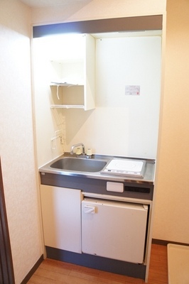 Kitchen. Mini fridge ・ 1-neck IH with stove