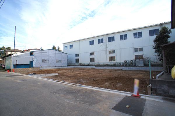 Local photos, including front road. Local (12 May 2013) Shooting