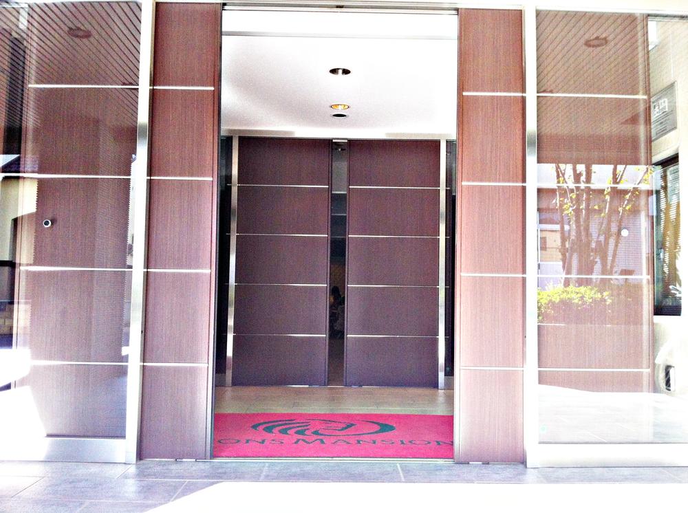 Entrance. Shine red mat to the door of the brown