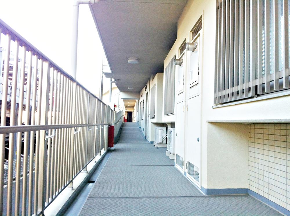 Other common areas. Long common corridor will feel the Kanroku of building